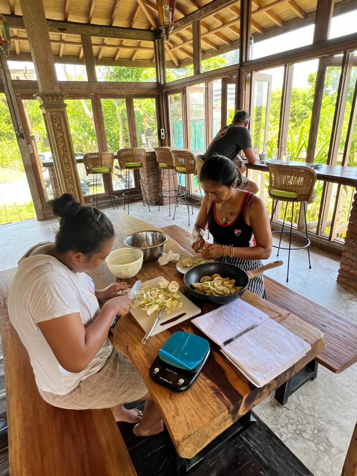 Pinokkio B&B Restaurant อูงาซัน ภายนอก รูปภาพ
